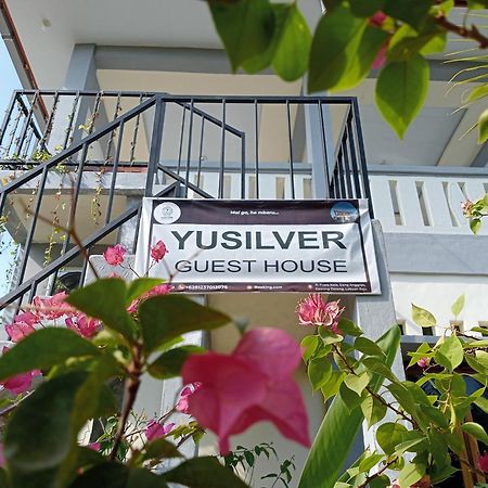 Yusilver Guest House Лабуан Баджо Екстериор снимка