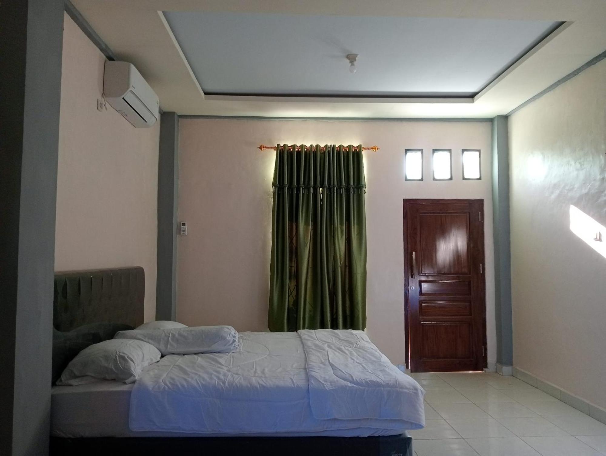Yusilver Guest House Лабуан Баджо Екстериор снимка