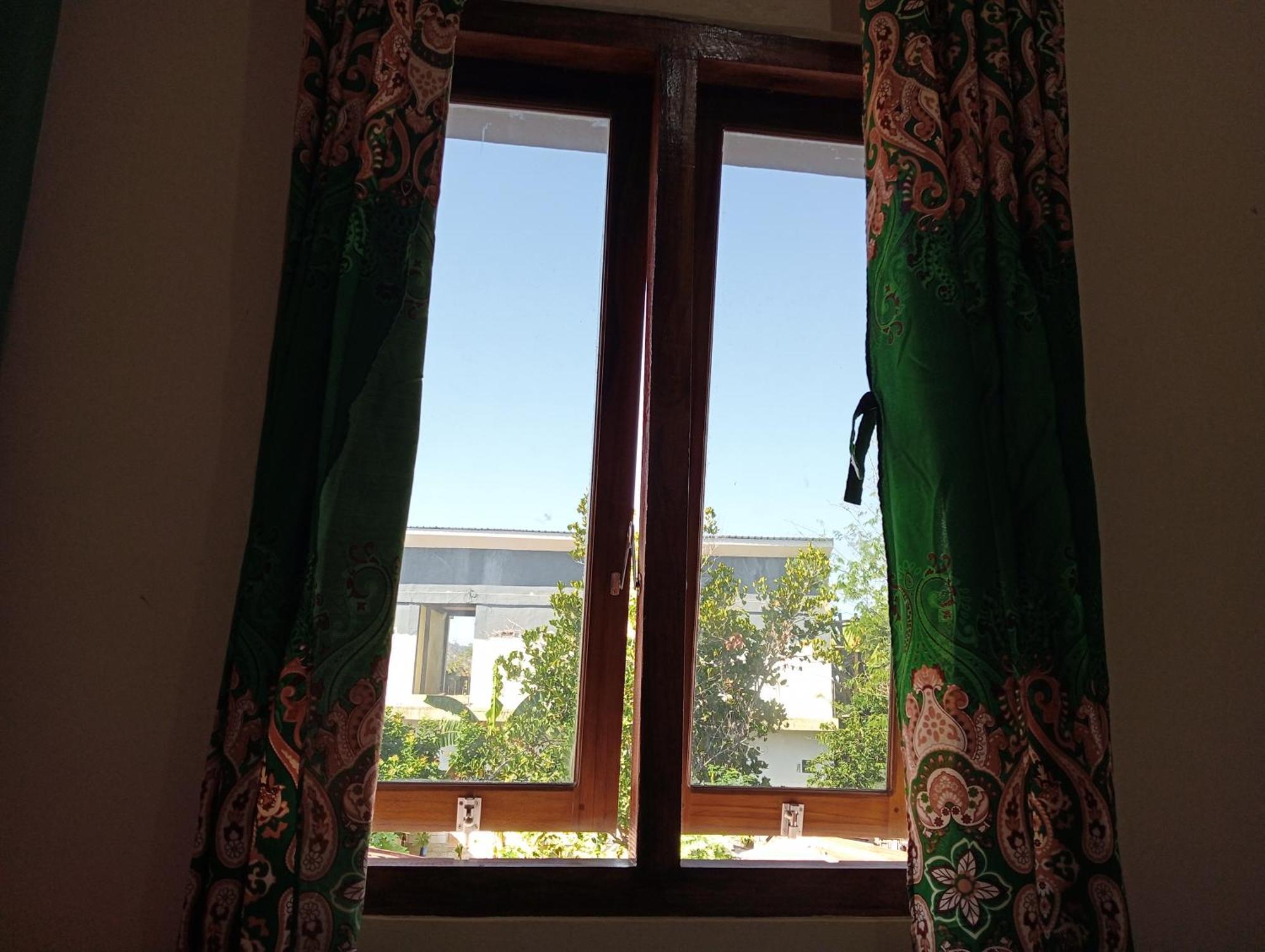 Yusilver Guest House Лабуан Баджо Екстериор снимка