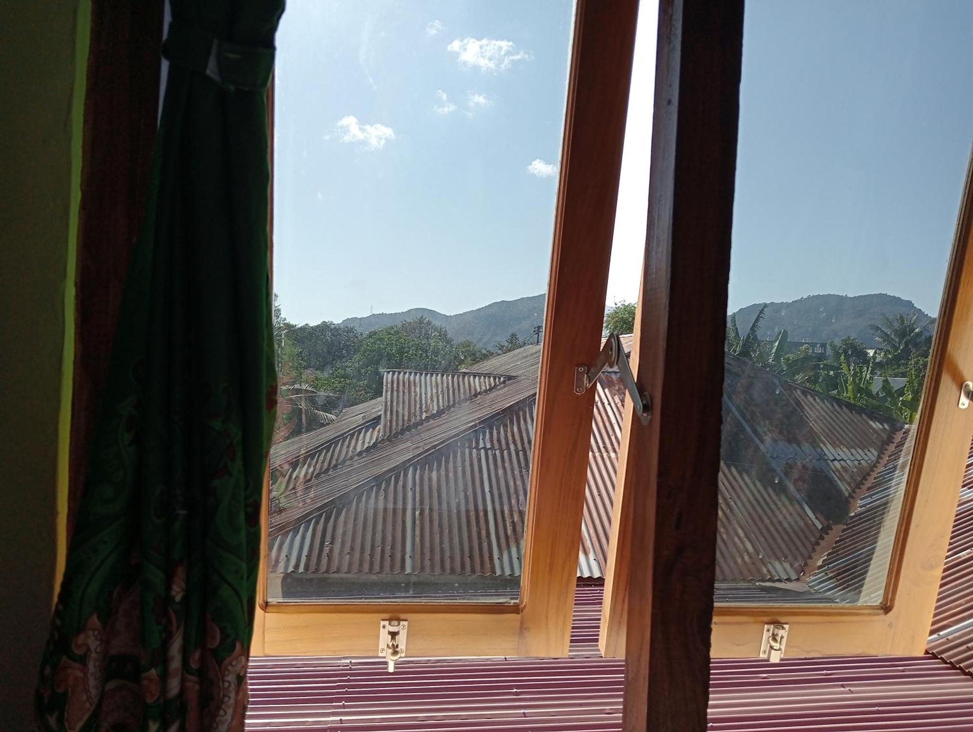 Yusilver Guest House Лабуан Баджо Екстериор снимка