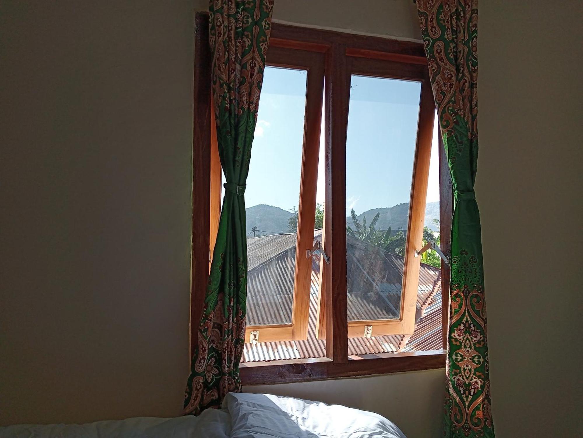 Yusilver Guest House Лабуан Баджо Екстериор снимка