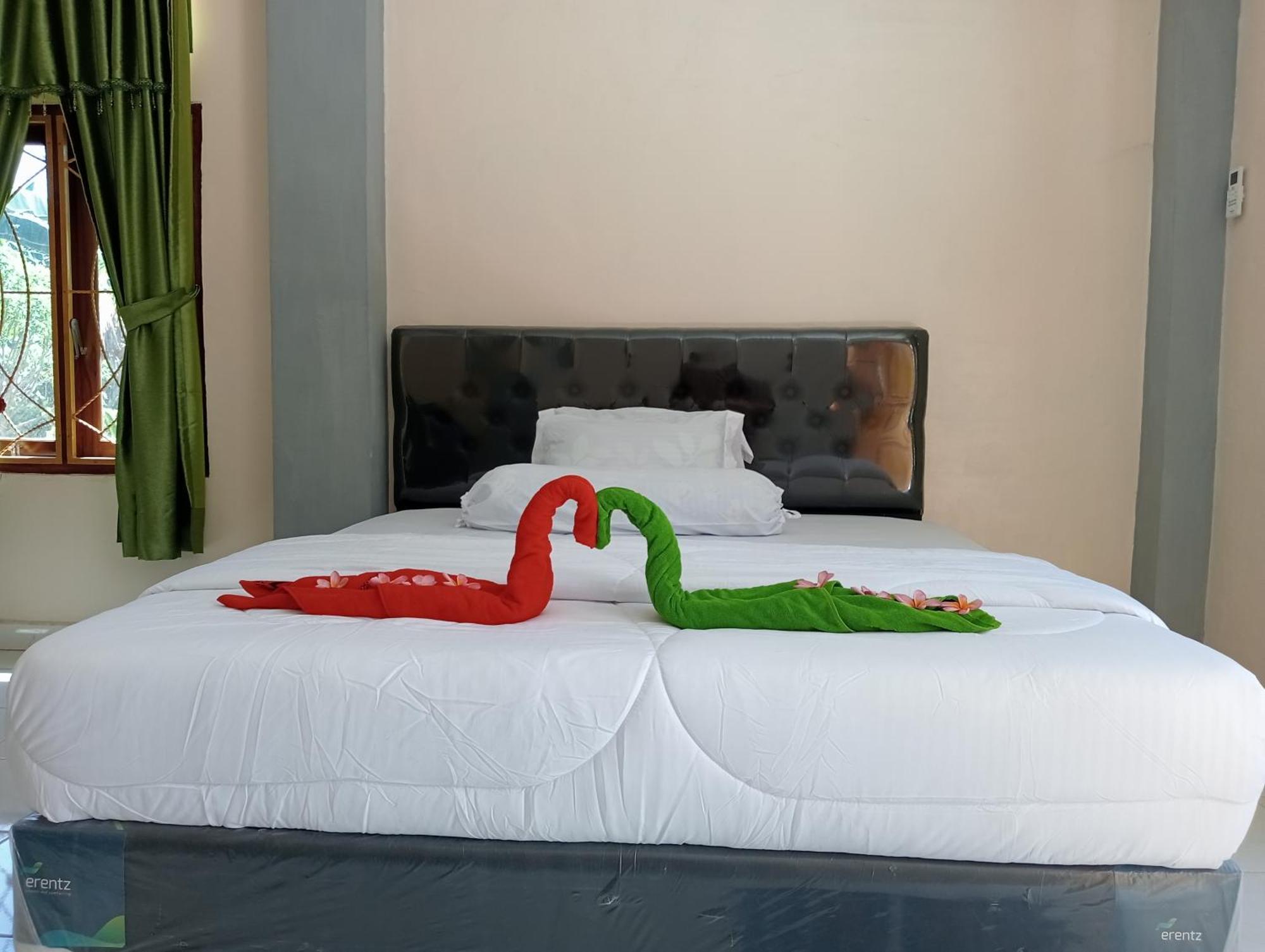 Yusilver Guest House Лабуан Баджо Екстериор снимка