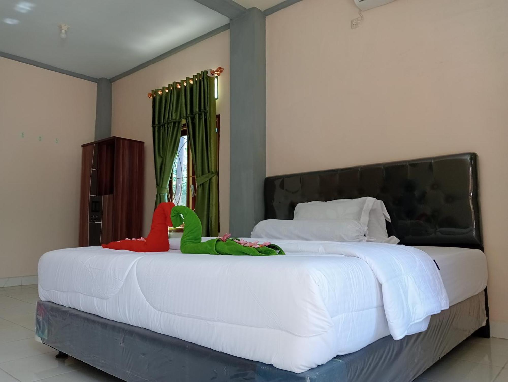 Yusilver Guest House Лабуан Баджо Екстериор снимка
