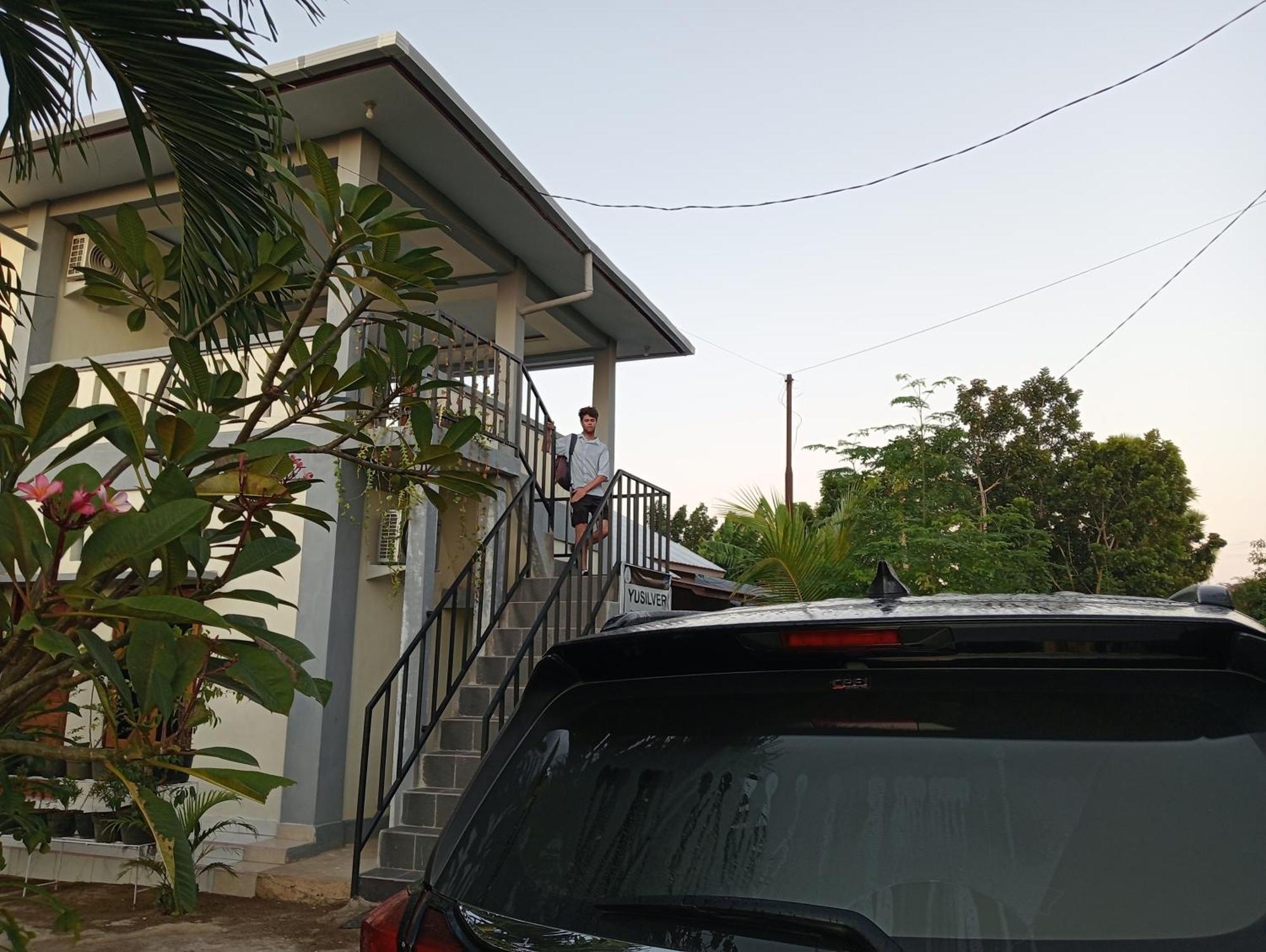 Yusilver Guest House Лабуан Баджо Екстериор снимка