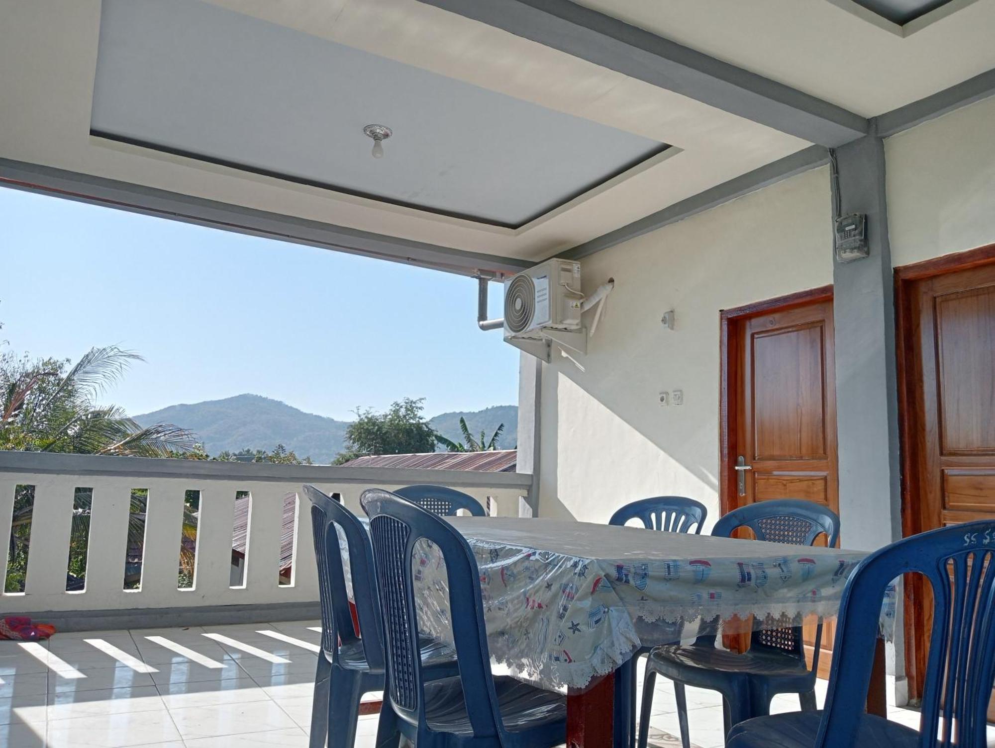 Yusilver Guest House Лабуан Баджо Стая снимка